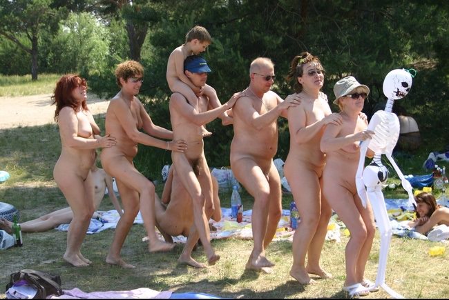 Purenudism photos - Kiev in natural freedom [NudistWorld]